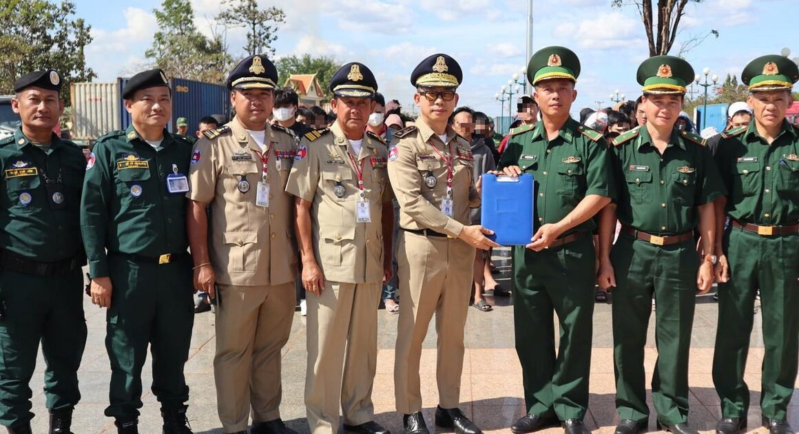 NGƯỜI DÂN PHẢI ĐÁNH CƯỢC MẠNG SỐNG ĐỂ TRỐN CHẠY TRONG ĐỊA NGỤC TRẦN GIAN, MONG ĐƯỢC VỀ QUÊ HƯƠNG