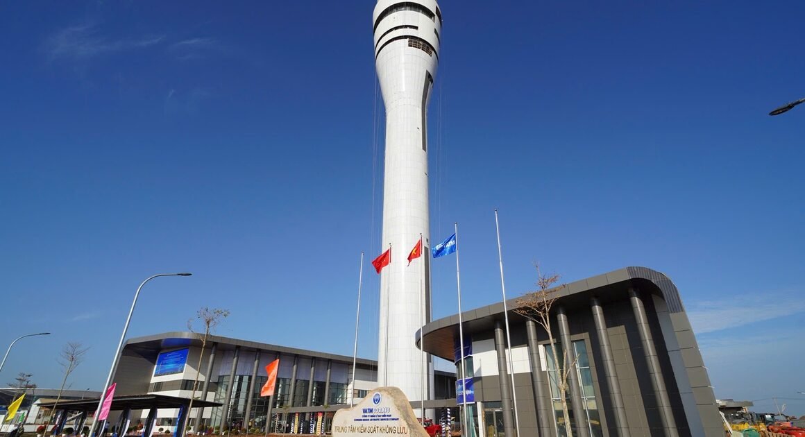 KHÁM PHÁ ĐẦU TIÊN TẠI VIỆT NAM, ĐÀI KIỂM SOÁT KHÔNG LƯU LONG THÀNH CAO NHẤT VÀO HOẠT ĐỘNG!