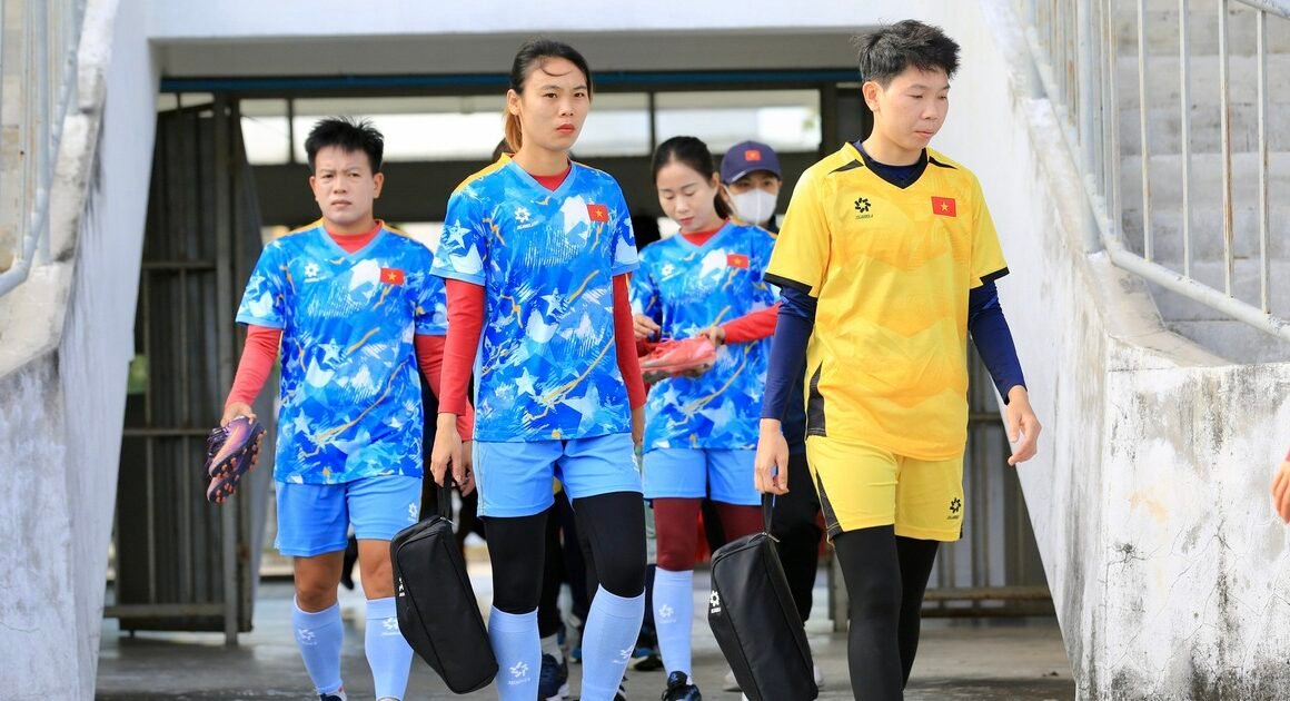 LÀM SAO ĐỂ CÁC ĐỘI BÓNG VIỆT VẬT LỘN KHÓ KHĂN TRƯỚC THÁCH THỨC TRÊN ĐẤT NƯỚC ĐẤU SEA GAMES 33?