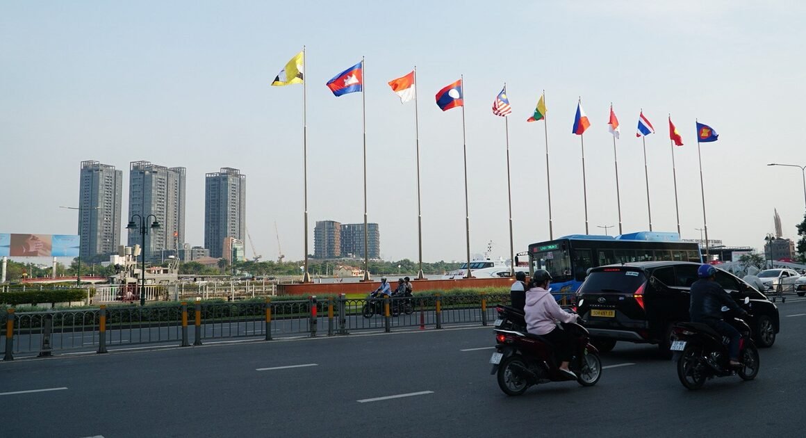 KHÁM PHÁ NHỮNG ĐIỂM ĐỈNH ĐỂ CHÀO NĂM MỚI 2026 CÙNG PHÁO HOA RỰC RỠ TẠI TP.HCM!