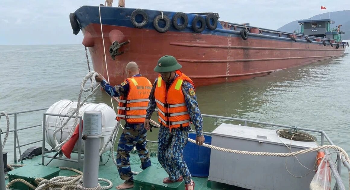 TÀU HÀNG TUẤN KIỆT 68 BỊ HỎNG MÁY, TRÔI RA VÒNG VỊNH ĐÀ NẴNG VỚI CHỈ 1 THUYỀN VIÊN, CẦU CỨU KHẨN CẤP ĐƯỢC PHÁT ĐI NGAY LẬP TỨC!
