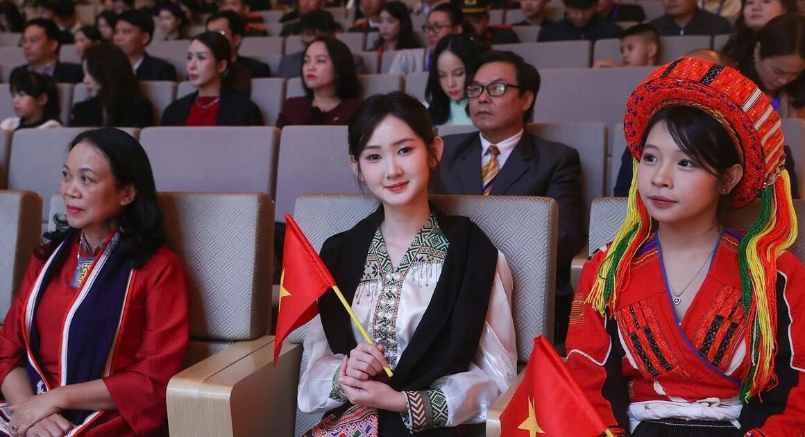 KHÁM PHÁ NHỮNG GƯƠNG MESAU VƯỢT TRỘI CỦA HỌC SINH DÂN TỘC THIỂU SỐ TẠI HÀ NỘI