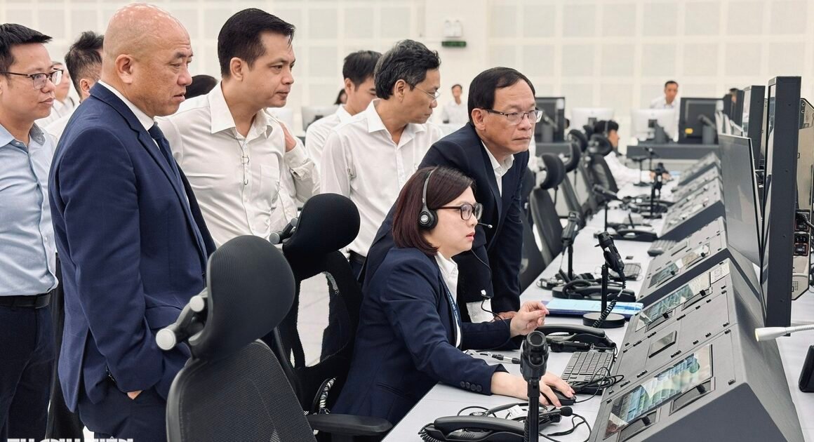 KHI TRUNG TÂM KIỂM SOÁT KHÔNG LƯU HỒ CHÍ MINH MỚI VẬN HÀNH, VIỆT NAM ĐẠT MỘT BƯỚC NHANH CHÓNG TRONG QUẢN LÝ BAY ĐỘC QUYỀN!