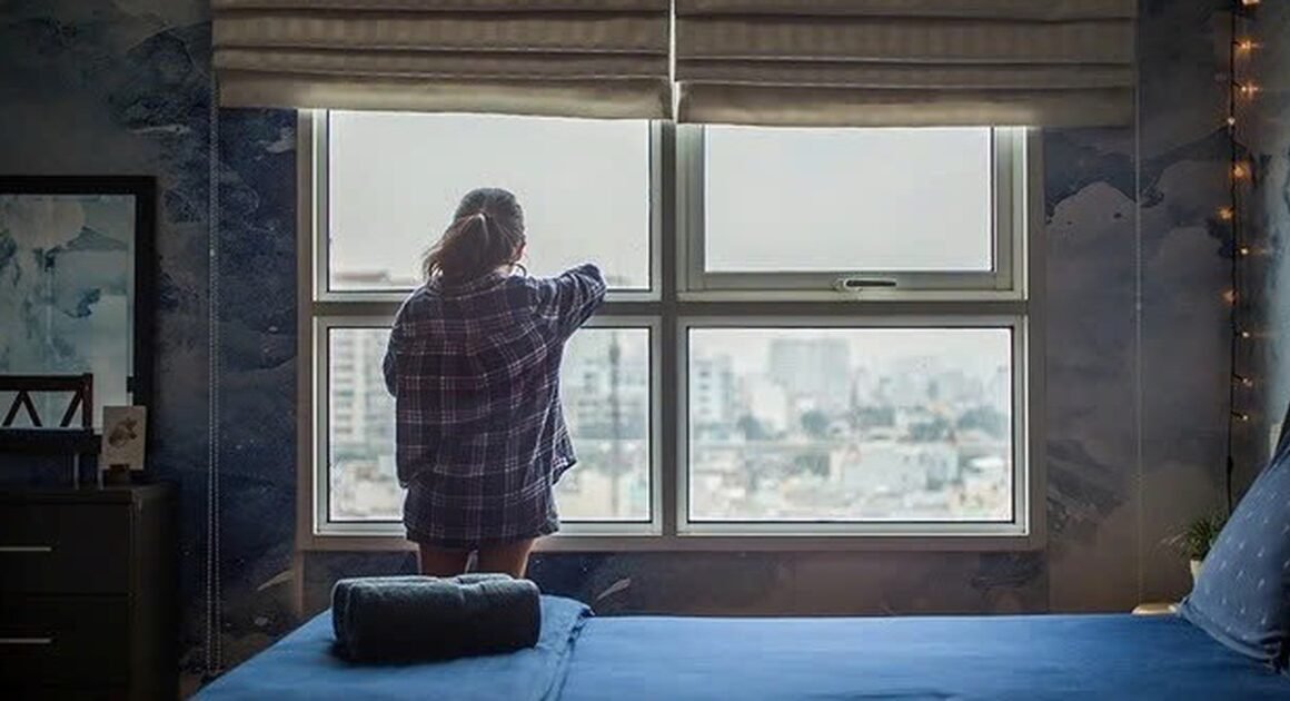 BÊN NGOÀI ÁNH ĐÈN RỰC RỠ, AI ĐÓ LUÔN CHỌN GIỮ ĐIỀU RIÊNG TƯ CHO RIÊNG MÌNH.