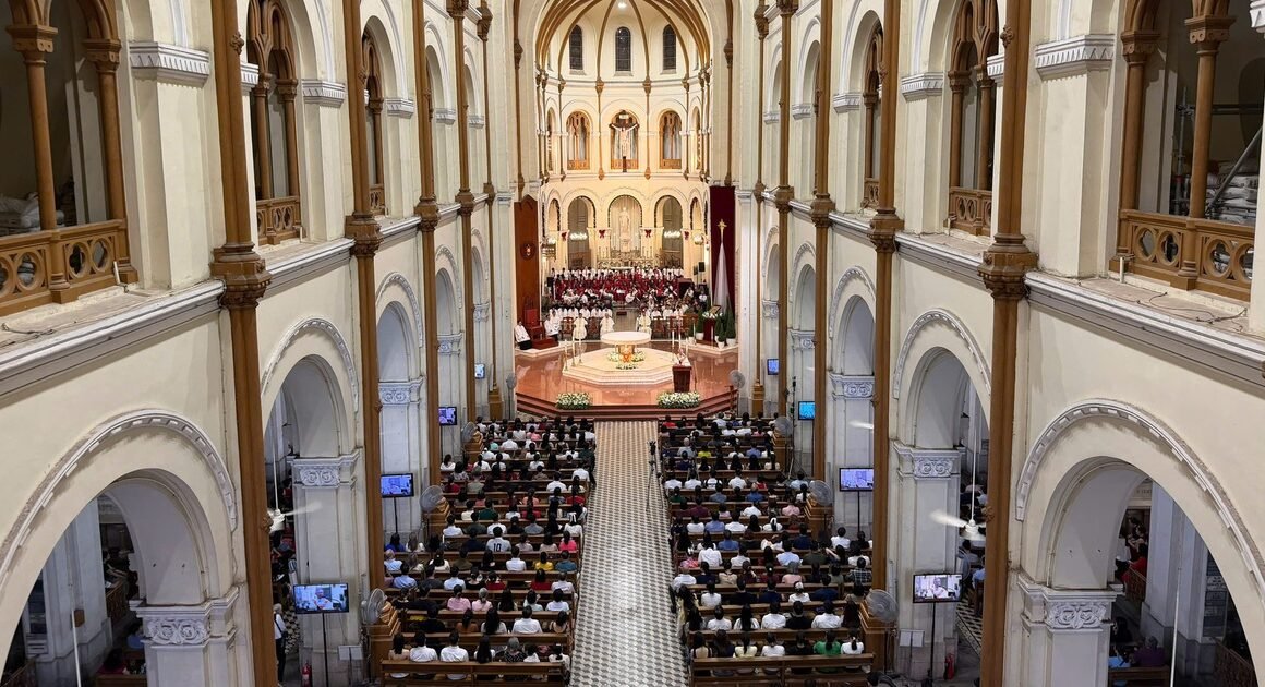 KHÁM PHÁ HÌNH ẢNH ĐỘC ĐÁO TRONG ĐÊM GIÁNG SINH GÂY NỖI NHỚ LŨ LỤT VÀ LỜI KÈO GỢI TÌNH BÁC ÁI MÙA