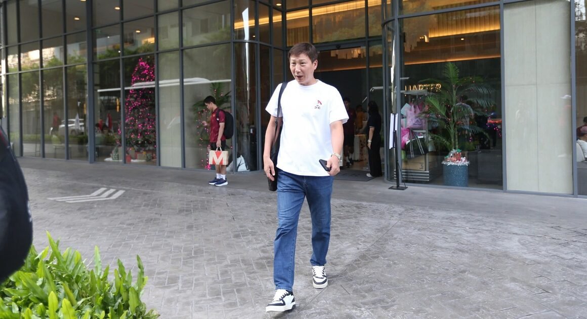 ĐỘI TUYỂN U.22 VIỆT NAM RỜI KHÁCH SẠN ĐẦY HỨNG KHỞI SAU KHI VƯƠN TẦM CHỨC VÔ ĐỊCH SEA GAMES 33!