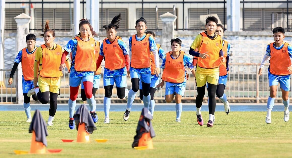 NÓNG NÁY CHONBURI VÀO BUỔI SÁNG, NHƯNG ĐỘI TUYỂN NỮ VIỆT NAM VẪN NĂNG ĐỘNG VƯỢT TRỘI VỚI TỐC ĐỘ KHÁC BIỆT