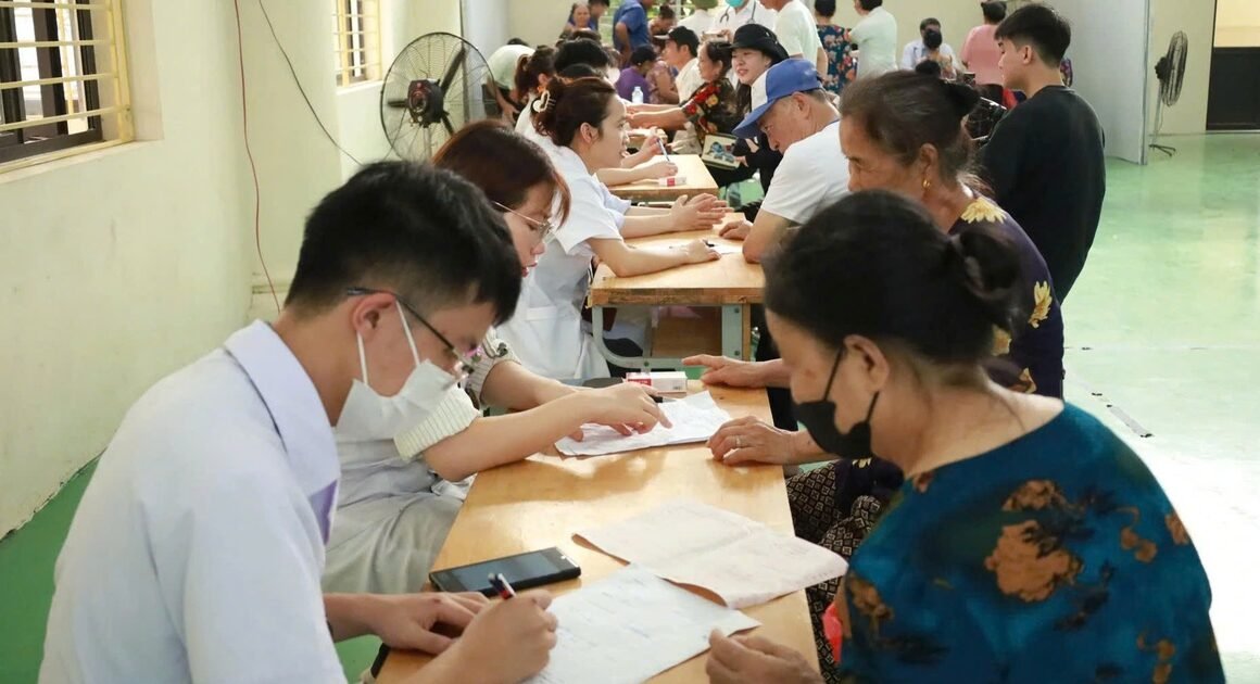 KHÁM SỨC KHỎE MIỄN PHÍ, AI ĐƯỢC ƯU TIÊN? TỶ LỆ BẢO HIỂM Y TẾ VƯỢT TRỘI 95,15%!