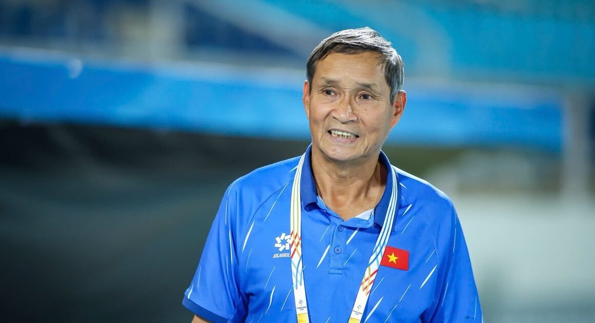 BÍCH THÙY TẠO NÉT KHÁC BIỆT TRONG MÀN THẮNG HUY HOÀNG CỦA ĐỘI TUYỂN NỮ VIỆT NAM 7-0 TẠI SEA GAMES 33!