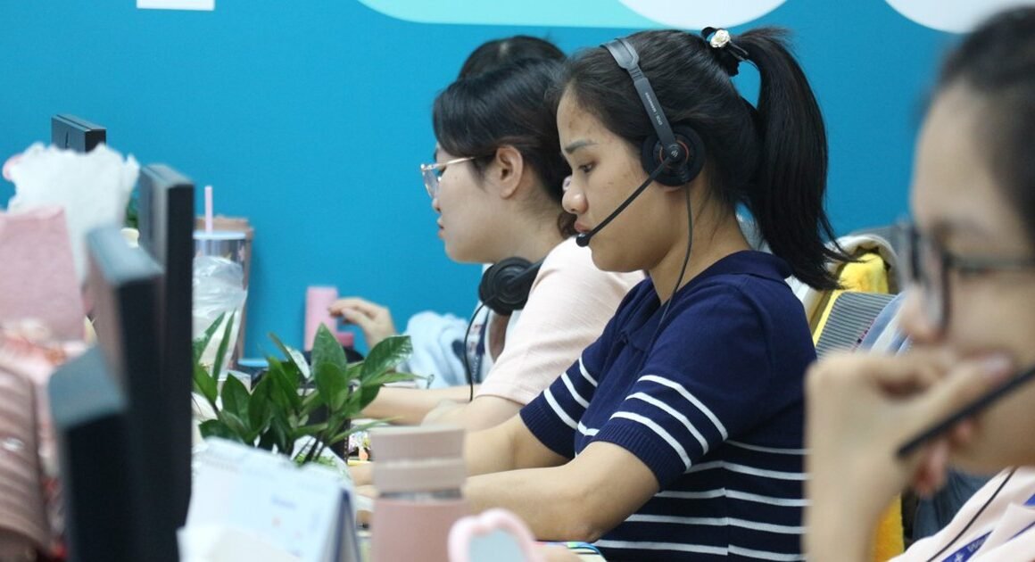 KHÔNG AI THỂ THAY THẾ CON NGƯỜI TRONG NGÀNH CHĂM SÓC KHÁCH HÀNG, DÙ AI CẠNH TRANH.