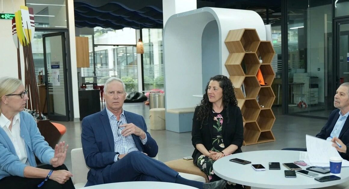 KHÁM PHÁ LIỀN NGÀNH, CHUNG TAY CHẾ TẠO VẮC XIN CHỐNG UNG THƯ HÀNG TRIỆU NGƯỜI