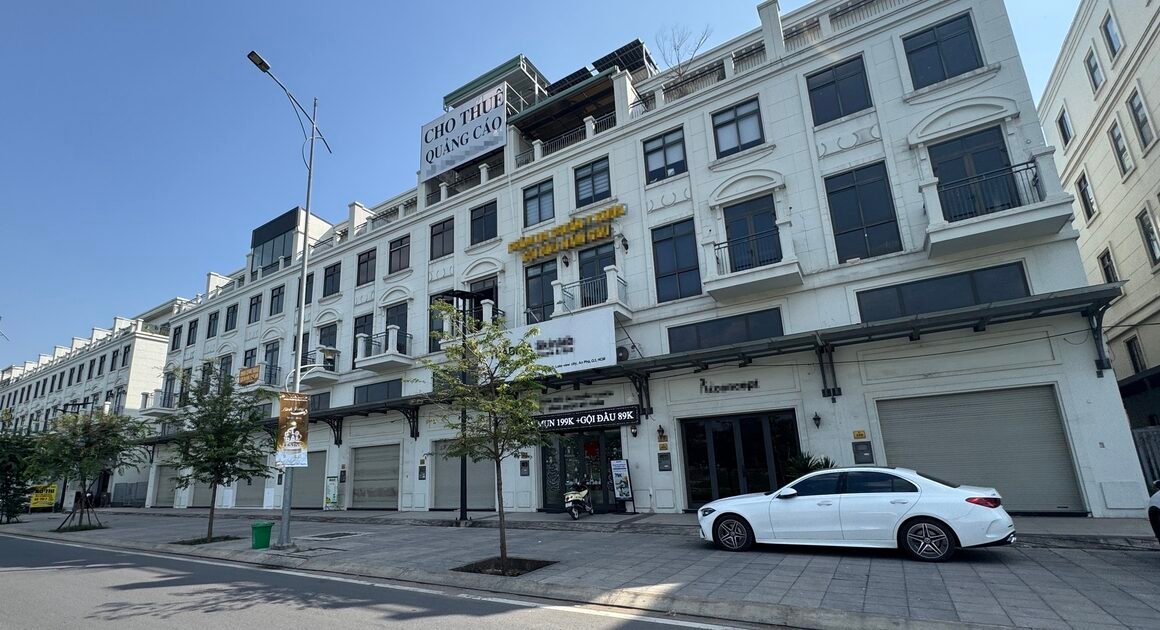 BƯỚC NGOẢI VỀ GIÁ CHO THUÊ NHÀ: TẠI SAO NHIỀU CHỦ NHÀ ĐÃ CẢM THẤY “XUỐNG NƯỚC” VÀ CHIÊU CHO CHIA SẺ CHI PHÍ?