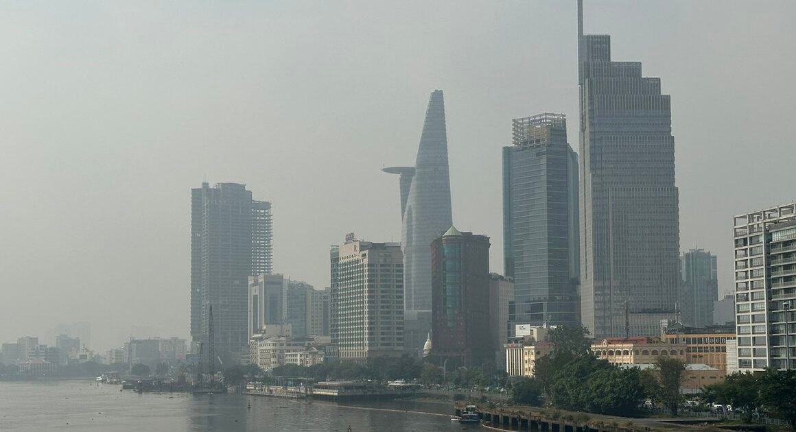 Ô NHIỄM KHÔNG KHÍ Ở TP.HCM ĐANG BIẾN SAU NGỌC TRỜI SƯƠNG MÙ!