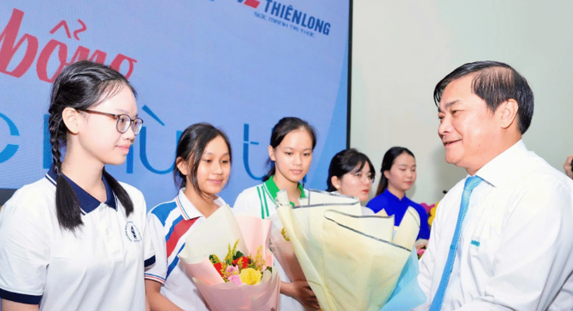 KHÁM PHÁ CÂU CHUYỆN ĐẺ NÊN NHỮNG THÀNH CÔNG ĐÁNG KHỎE, GỌI MỌI NGƯỜI ĐẾN GẦN HƠN VỚI NHỮNG ĐỨA TRẺ VƯỢT KHÓ VỚI HỌC BỔNG NGHỊ LỰC MÙA THI!