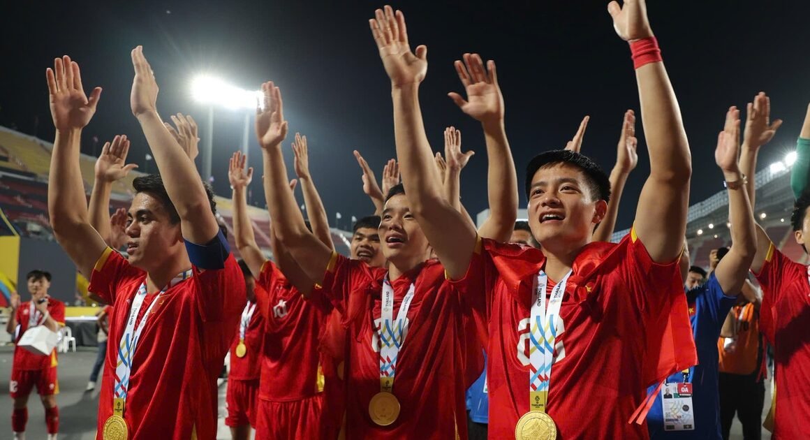 BẠN SẼ KHÔNG NGHĨ ĐƯỢC ĐIỀU GÌ KHI BIẾT CÁC ĐỐI TÁC QUỐC TẾ ĐƯA RA NHẬN XÉT VỀ CHIẾN THẮNG ĐI VÀO LỊCH SỬ CỦA U.22 VIỆT NAM!