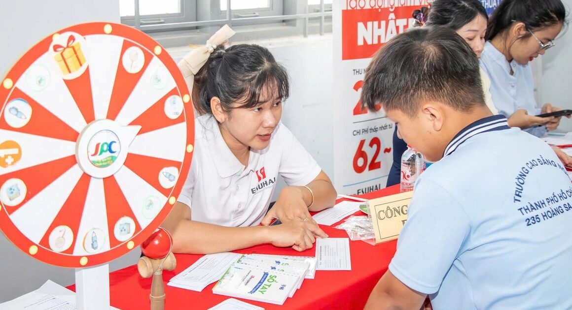 KHÁM PHÁ CƠ HỘI VIỆC LÀM CUỐI NĂM VỚI LƯƠNG TRÊN 15 TRIỆU MÀ KHÔNG CẦN BẰNG CẤP!