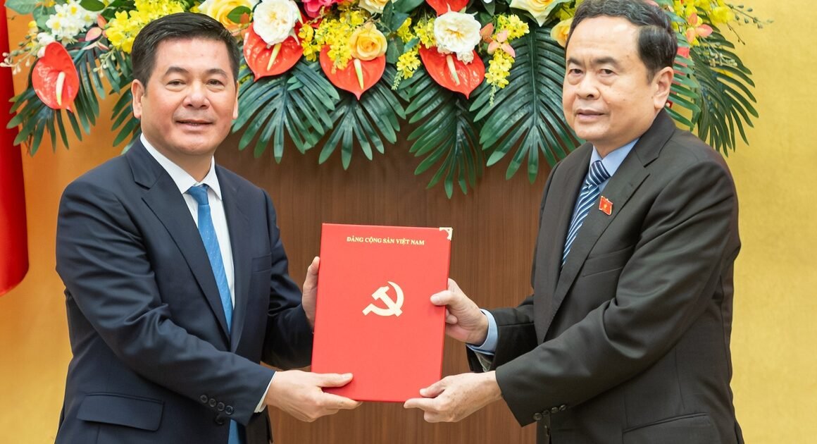 BỘ TRƯỞNG CÔNG THƯƠNG NGUYỄN HỒNG DIÊN ĐƯỢC ĐIỀU ĐỘNG LÀM PHÓ BÍ THƯ CHUYÊN TRÁCH ĐẢNG ỦY QUỐC HỘI – SỰ THAY ĐỔI ĐẶC BIỆT ĐANG DIỆN RA!