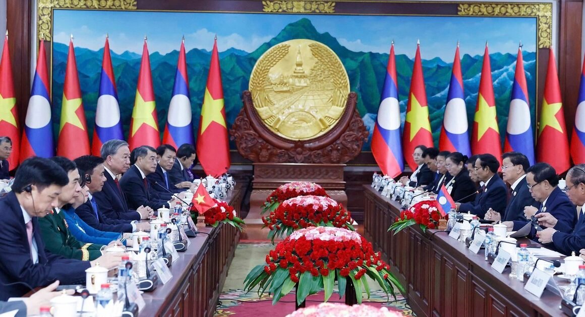 TỔNG BÍ THƯ TÔ LÂM ĐÃ GẶP GỠ TỔNG BƯƠNG NƯỚC LÀO THONGLOUN SISOULITH: NHẬN ĐỊNH GIAO LƯU CHUYÊN SÂU VÀ HỢP TÁC CHẶT CHẼ