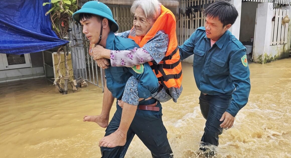 SAU LŨ LỊCH SỬ, PHẢI CHIẾU MÌNH TRƯỚC NGUY CƠ LẠI NGẬP Ở NHA TRANG CHỈ TRONG GẦN 1 THÁNG!