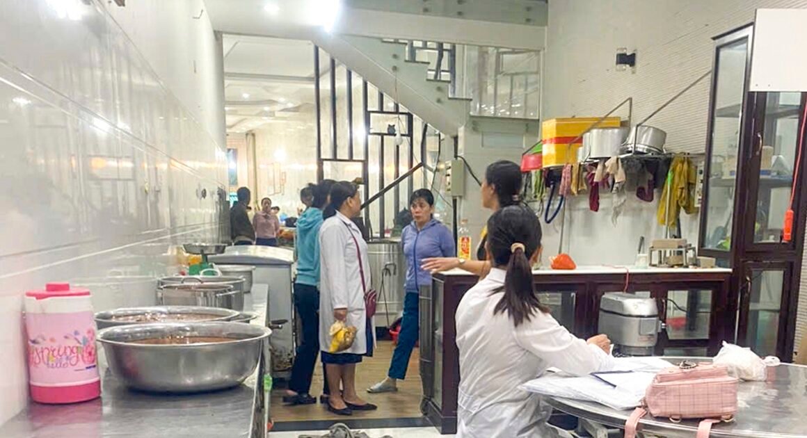 NGUY CƠ NGỘ ĐỘC THỰC PHẨM TRONG CHUỖI BÁNH MÌ HỒNG VÂN GÂY CHUẨN BỊ ĐIỀU TRA CỦA CHÍNH QUYỀN!