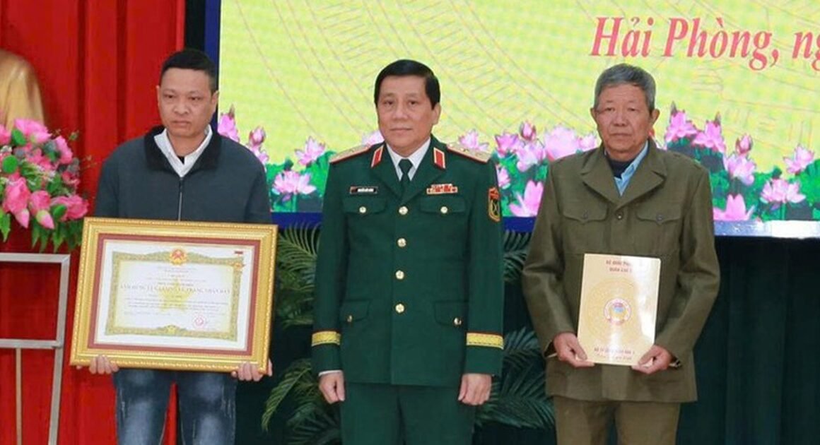 DƯỚI ÁNH MẮT LINH HỒN, CÓ AI ĐÓ ĐÃ HIẾN DÂNG MẠNH CHO TỔ QUỐC NHƯ VŨ VĂN BÌNH?