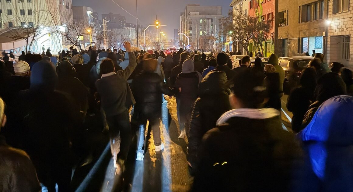 TÔNG THỐNG DONALD TRUMP ĐE DỌA HÀNH ĐỘNG CƯỠNG NIỀU TRƯỚC CƯƠNG ĐẦU CỦA IRAN TRONG KHI TEHRAN TĂNG CƯỜNG Đ conflict NGOẠI GIAO KHU VỰC