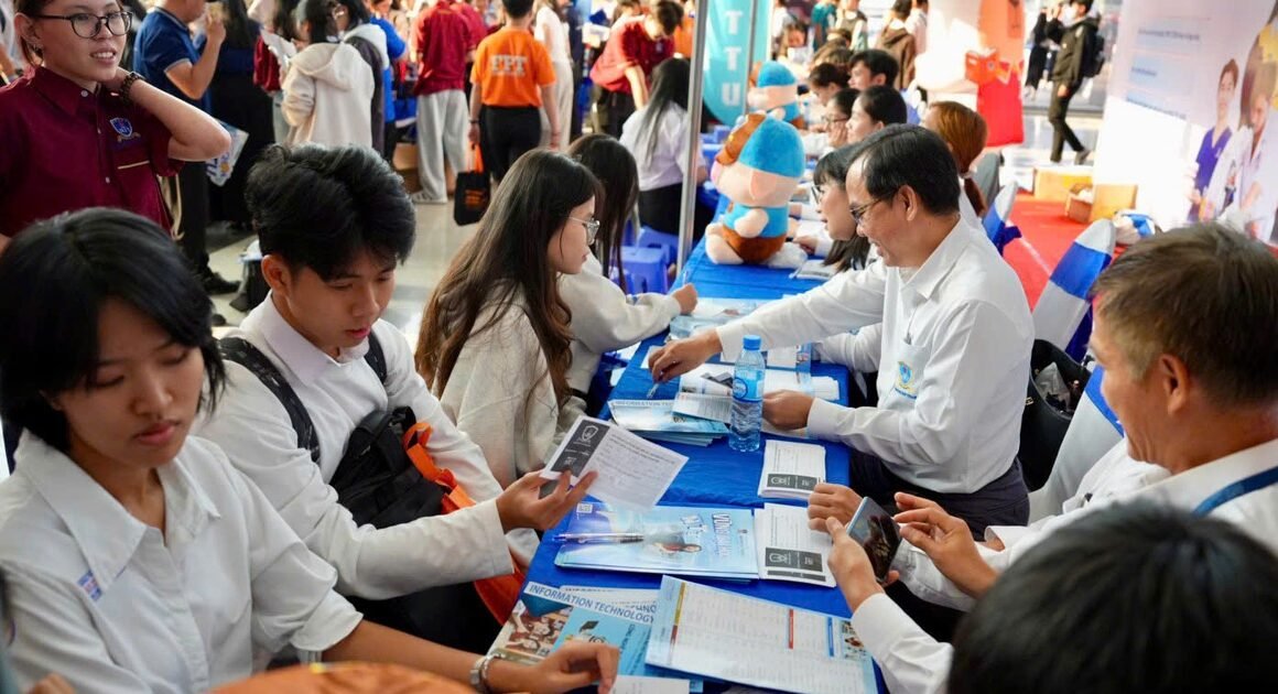 BẠN ĐÃ BIẾT ĐỊA CHỈ MỚI ĐỂ XÉT TUYỂN ĐH CHƯA CÒN DÙNG TỔ HỢP TRUYỀN THỐNG?