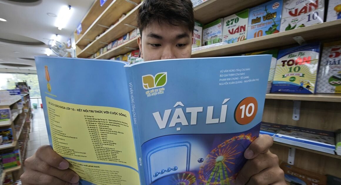 BỘ GIÁO DỤC KHẲNG ĐỊNH: BỘ SÁCH GIÁO KHOA KHÔNG PHẢI LÀ MỘT KHUÔN MẪU CỨNG NHẮC TRONG DẠY HỌC!