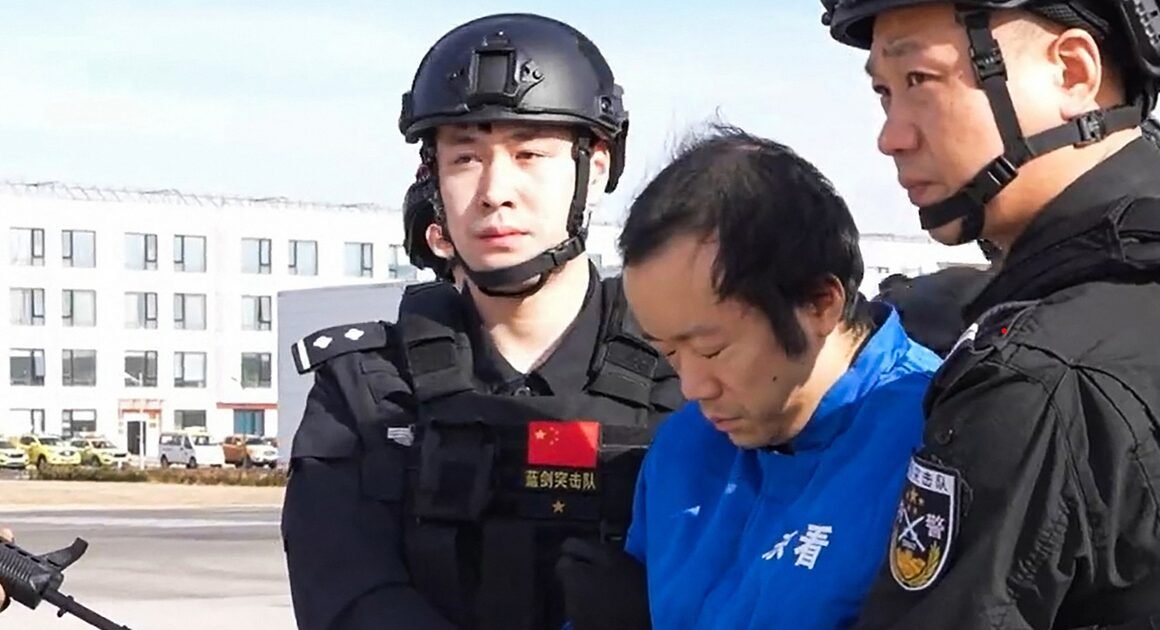 BỘ CÔNG AN TRUNG QUỐC RA THỜI HẠN GẤP RÁP TRUY NÃ NHỮNG KẺ CỐ TỪ CHỐI ĐẦU TÚI TRỊNH CHÍ LIÊN — AI SẼ CÓ NGHỊCH CẢNH?