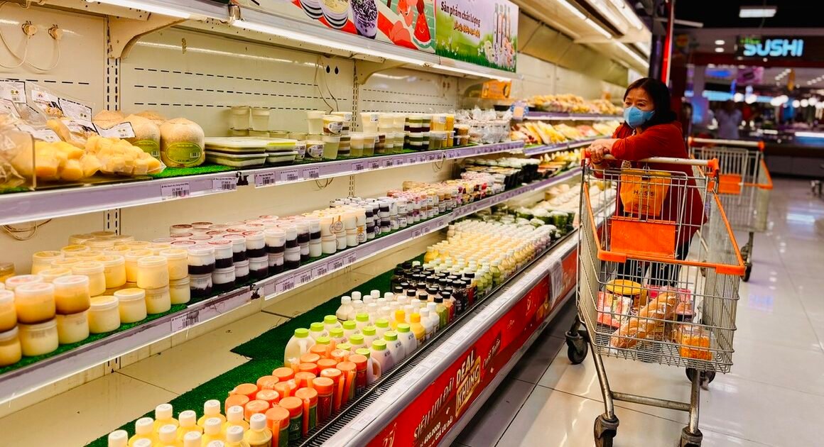 HÀNG NGÀY KHÁC, HÀNG NGÀY KHÓ KHĂN: SAU CÁC VƯỚNG MẮC THUỘC HẢI QUAN, NGUYÊN LIỆU SỮA “ĐÁ CHẦN CHỮ” TRONG CẢNG AI ĐANG GỬI TẶC?