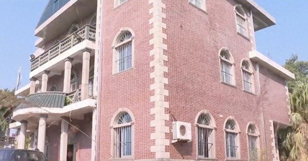 KHI TRỞ VỀ QUÊ, ANH TA PHÁT HIỆN BIỆT THỰ GIA ĐÌNH ĐANG GẶP ĐIỀU GÌ KHÓ TELL