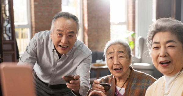 BÍ MẬT GIỮA CƯỜI VÀ CẦU NGUYỆN CỦA CỤ ÔNG 73 TUỔI KHI ĐỐI MẶT VỚI THIẾU HỤT SỨC KHỎE!