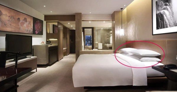 BẠN CÓ BIẾT TẠI SAO CÓ ĐẾN 4 CHIẾC GỐI TRÊN CHIẾC GIƯỜNG CHỈ DÙNG CHO 2 NGƯỜI?