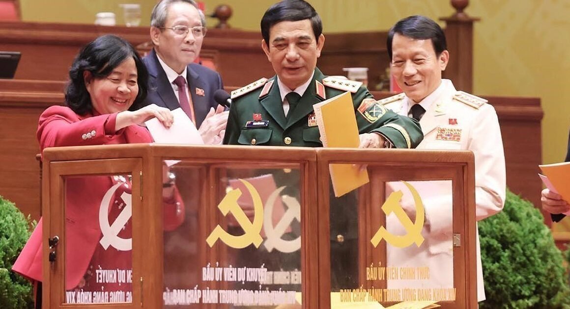 BIẾT ĐIỀU GÌ VỀ SỐ ỦY VIÊN TRUNG ƯƠNG ĐẢNG KHÓA XIV LIÊN QUAN ĐẾN LỰC LƯỢNG VŨ TRANG VÀ CÔNG AN?