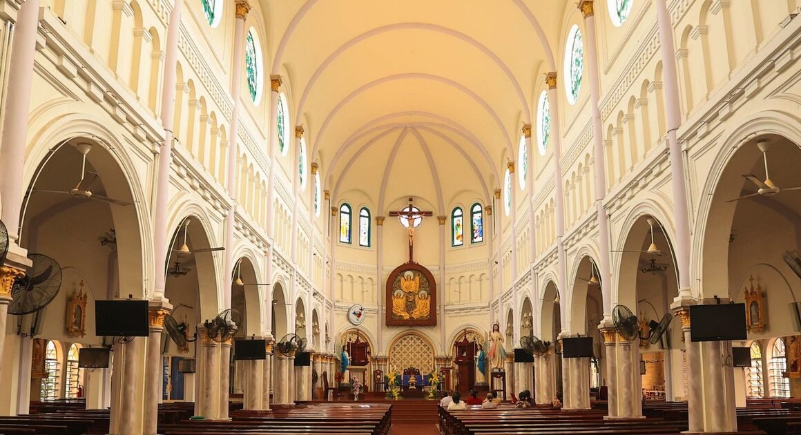 KHÁM PHÁ NHÀ THỜ CỔ VỚI KIẾN TRÚC PHÁP NHẬT VÀ BÍ ẨN ĐẺ NHIỀU THUỐC DƯỠNG HƠN 100 NĂM HÀ NHIỆT KHÔNG NGỪNG MỜI GẦN!