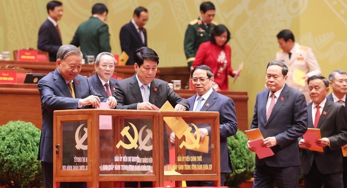 OANH Ở ĐỐI TƯỢNG ủy viên trung ương mới, ai là người trẻ nhất, ai là người lớn tuổi nhất, và còn có bao nhiêu nữ, nam?