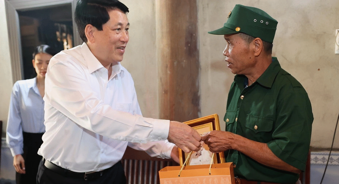 CHÍNH PHỦ ĐỀ XUẤT TẶNG QUÀ TẾT NGUYÊN ĐÁN 2026 CHO NGƯỜI CÓ CÔNG VÀ THÂN NHÂN LIỆT SĨ, VỚI MỨC CHÊNH LỆCH 600.000 VÀ 300.000 ĐỒNG!