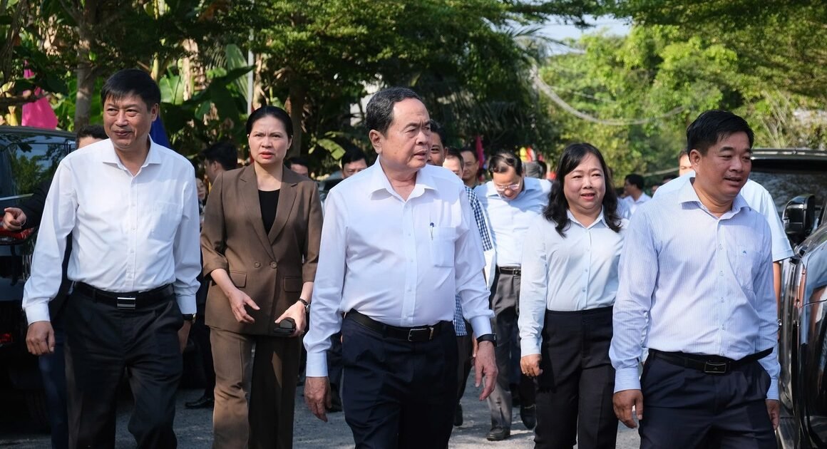 CHỦ TỊCH QUỐC HỘI TRẦN THANH MẪN CÔNG NHẬN ĐỒNG THÁP ĐẠT ĐƯỢC NHIỀU THÀNH TỰU VÀ ĐẶT RA ĐỊNH HƯỚNG PHÁT TRIỂN TRONG TƯƠNG LAI