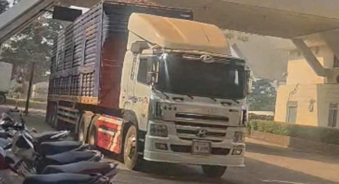 ÔN ĐỊNH CƠ CHẾ XỬ LÝ HÀNG NÔNG SẢN GẶP KHÓ KHĂN TẠI CỬA KHẨU, PHÓ THỦ TƯỚNG LÊ THÀNH LONG ĐẶT NẶNG VIỆC GIẢI PHÁP NGAY!