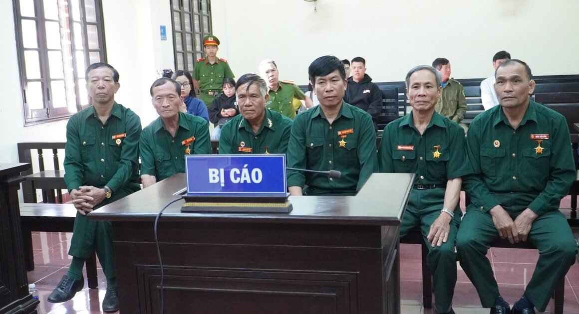 6 CỰU CHIẾN BINH KÊU OAN VÌ BỊ TRUY TỐ TỘI HỦY HOẠI RỪNG, KHẲNG ĐỊNH CÁO TRẠNG KHÔNG ĐÚNG VÀ KHÔNG NHẬN ĐƯỢC TRƯỚC KHI TÒA ÁN MỞ PHIÊN