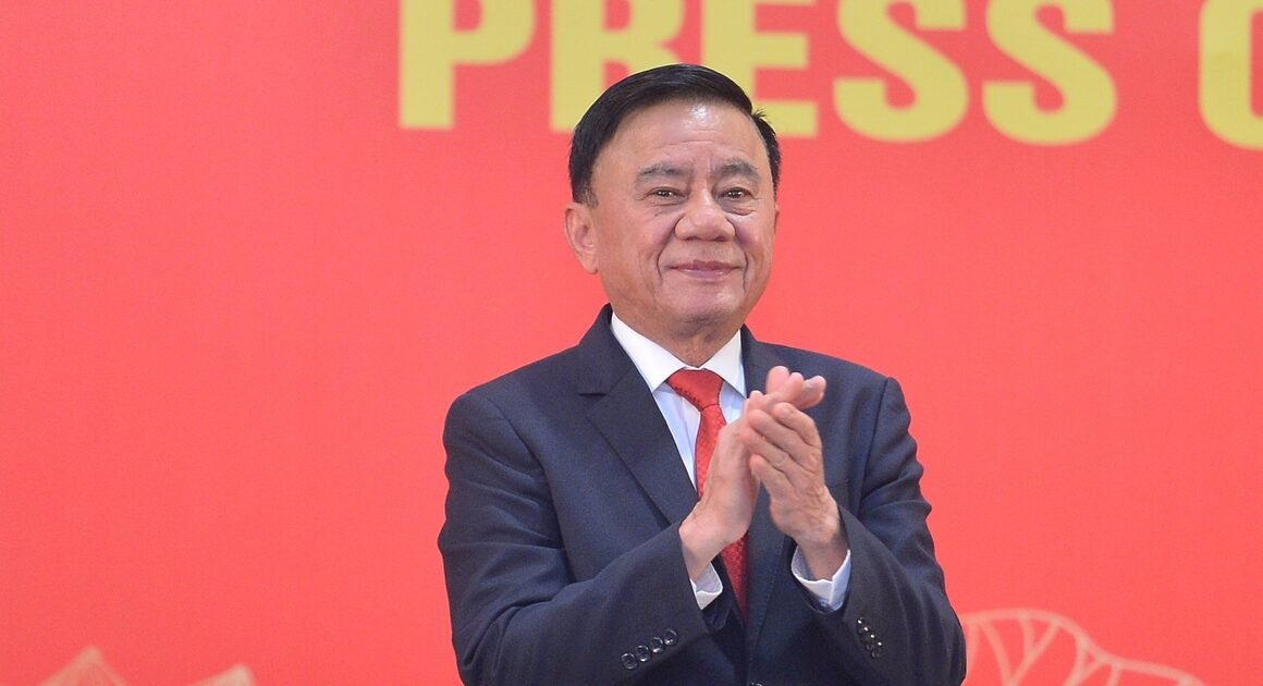 TIẾN HÀNH NGHIÊN CỨU, TỔNG KẾT ĐIỀU LỆ ĐẢNG NGAY TỪ ĐẦU NHIỆM KỲ: BẢN ĐƯỜNG BÊN GIAO CỦA ĐẢNG KHÓA XIV!