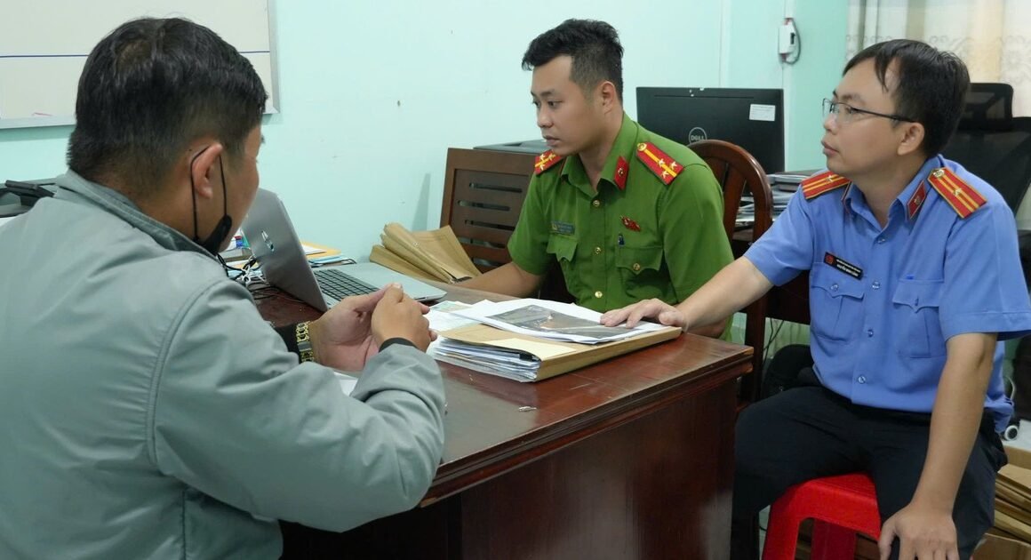 KHÁM PHÁ BÊN TRONG CHUYẾN XE BÃO TÁP GÂY RỐI LOẠN MẠNG XÃ HỘI ĐANG GÂY CHÁO ĐÁO GẦN ĐÂY!