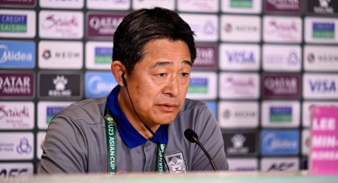 TỪ BỎNG NGƯỜI TRUYỀN THÔNG ĐẾN BIỂU TƯỞNG YÊU NƯỚC: HLV KIM SANG SIK VÀ BÍ ẨN TRƯỚC THỀM BÁN KẾT U.23 CHÂU Á 2026