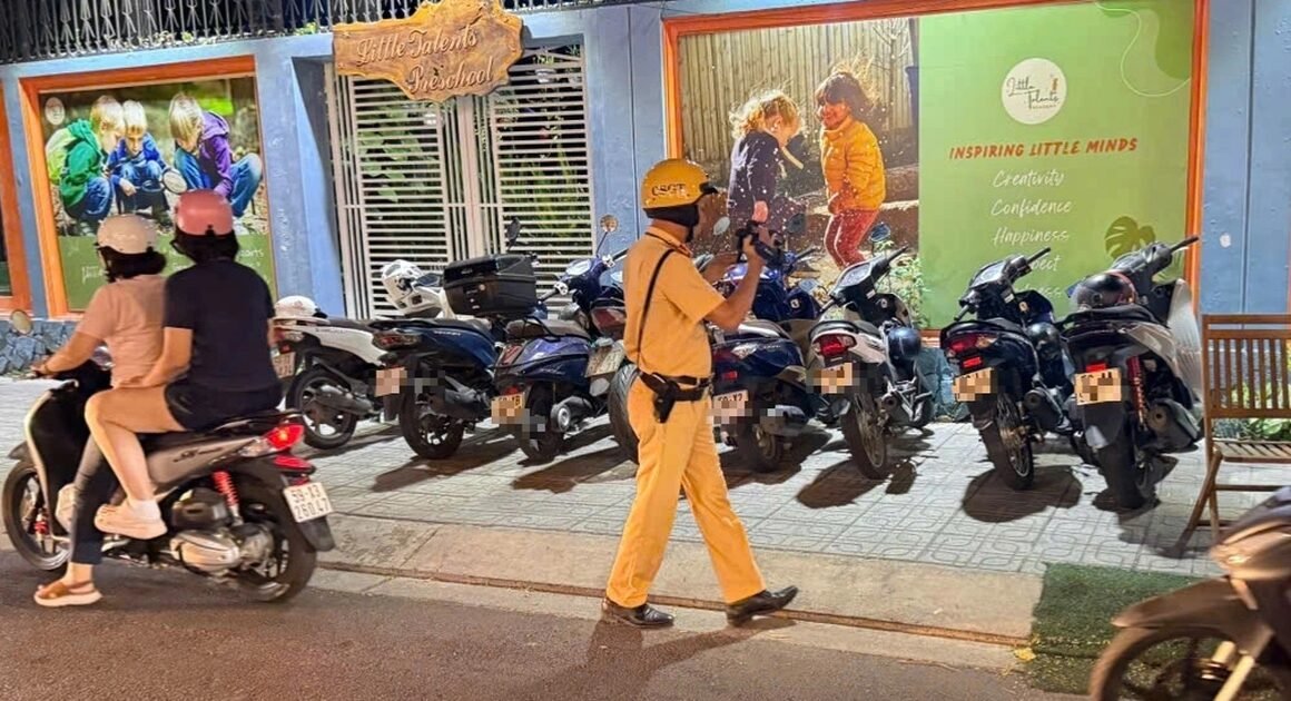 KHÁCH HÀNG BẤT NGỜ VỀ SỐ LƯỢNG PHẠT TỰ ĐỘNG CHO VIỆC ĐỖ XE TRÁI VỈA HÈ TẠI TP.HCM CHỈ TRONG VÀI NGÀY!