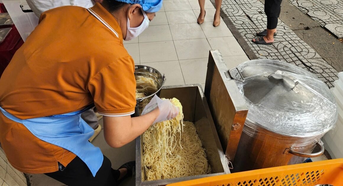 SỰ CẠNH TRANH KHẮC NGHIỆT TRONG VIỆC BẢO VỆ SỨC KHỎE HỌC SINH CHỈ VỪA BẮT ĐẦU!