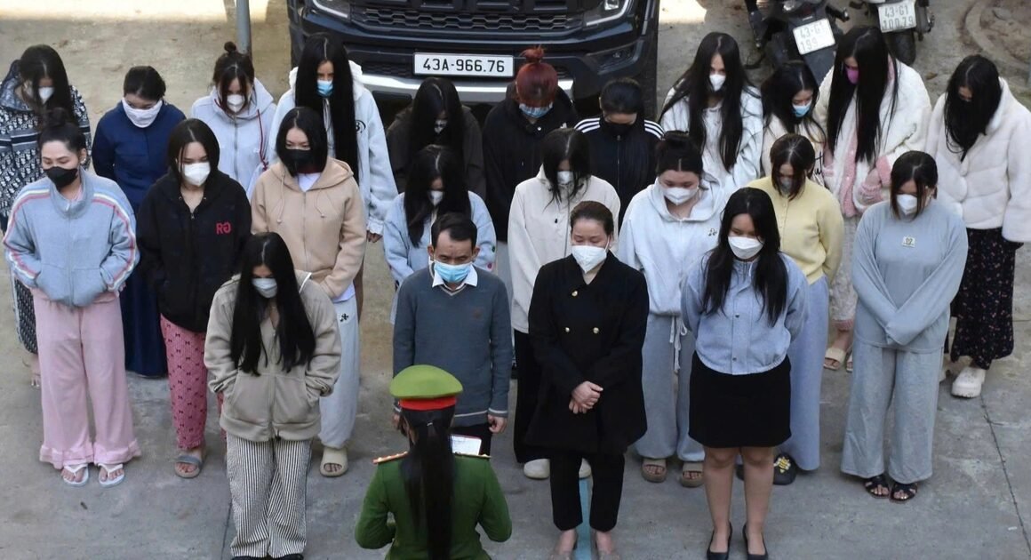 DẤU CHẤM KHÓNG ĐANG CHỜ CHỜ GÌ, CÔNG AN ĐÀ NẴNG ĐẤU TRANH NGHIÊM KHẮC VỚI TỤ ĐIỂM MẠI DÂM “VIP” ẨN NHÉN TRONG KHÁCH SẠN!