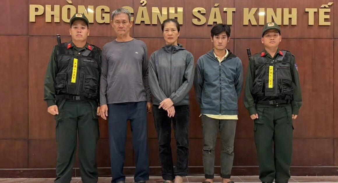 KHÁM PHÁ ĐƯỜNG DÂY SẢN XUẤT THUỐC ĐÔNG Y GIẢ, THU GIỮ HƠN 13 NGHÌN SẢN PHẨM GIẢ MÀ BỊ GIÂU DỐT NGƯỜI TIÊU DÙNG!