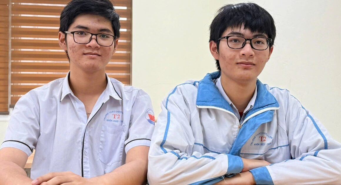 BỘ CẶP SÔNG SINH TRÚNG GIẢI NHẤT MÔN TOÁN, ĐÁNH DẤU KỲ ĐẠI HỌC QUỐC GIA 2025-2026!