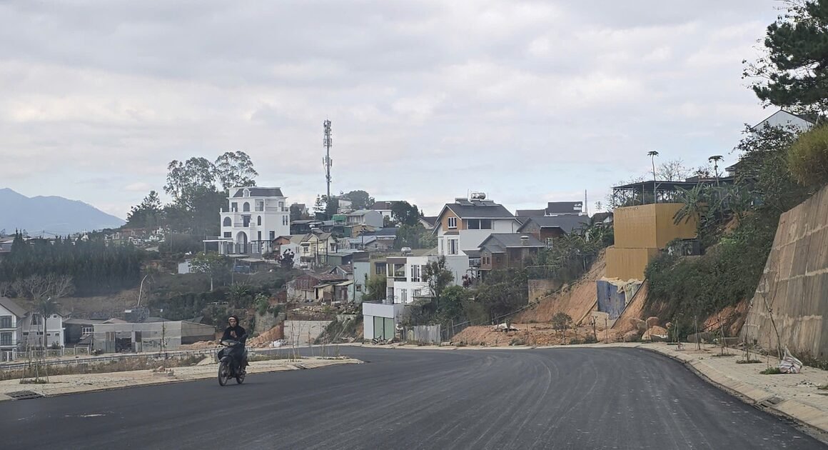 DỰ ÁN VÀNH ĐAI ĐÀ LẠT CHÍNH THỨC THÔNG TUYẾN SAU 2 LẦN GIA HẠN VÌ VƯỚNG MẶT BẰNG, MỞ ĐƯỜNG ĐÓN TẾT BÍNH NGỌ 2026!