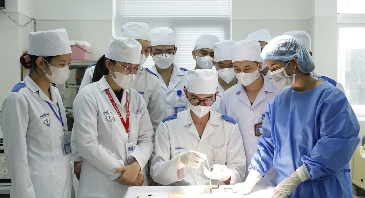 KHÁM PHÁ CƠ HỘI MỚI VÀNG CHO THÍ SINH HỌC VIỆN QUÂN Y!